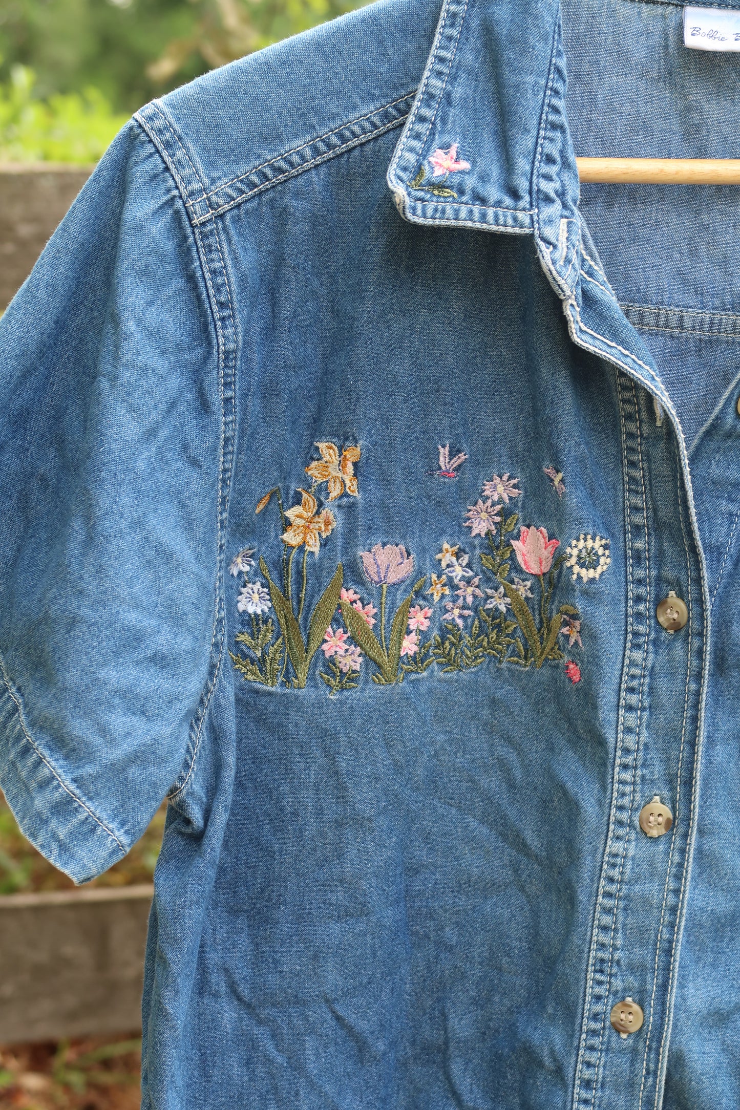 Vintage Embroidered Button Up (M)