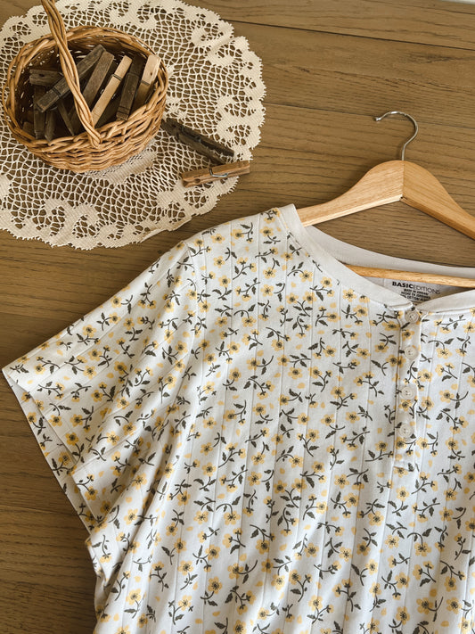 Dainty Floral Tee (XL)