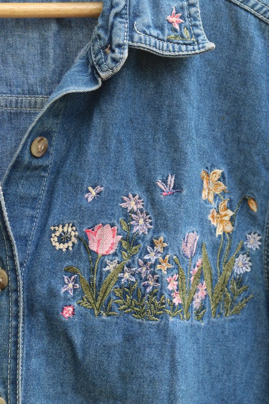 Vintage Embroidered Button Up (M)