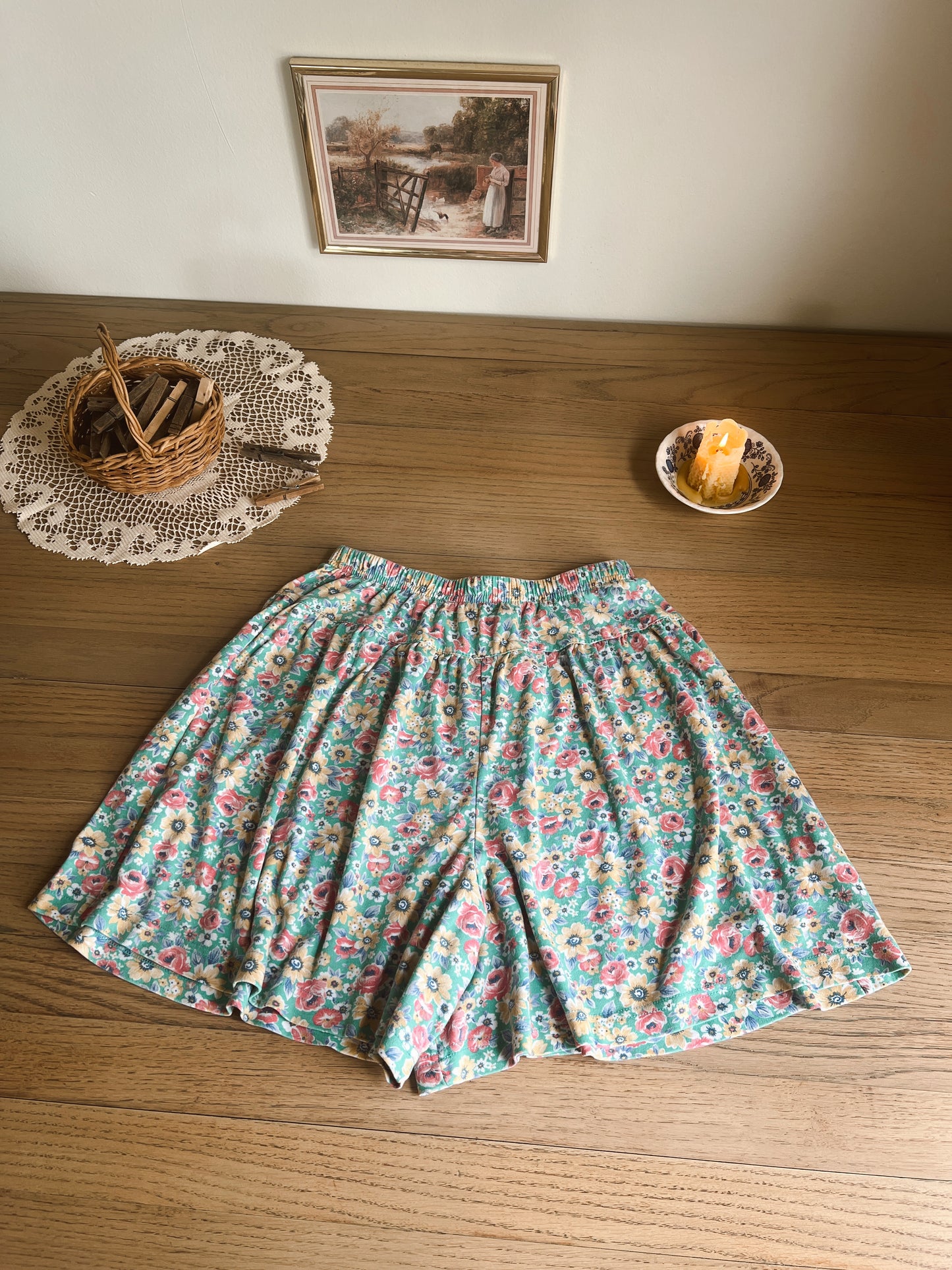 Adorable Floral Shorts (M)