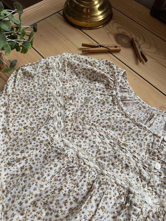 Dainty Floral Blouse (M)