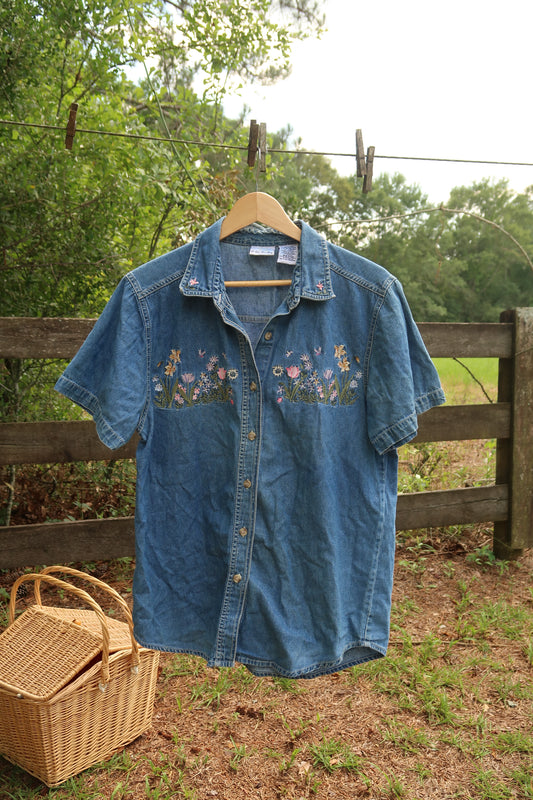 Vintage Embroidered Button Up (M)