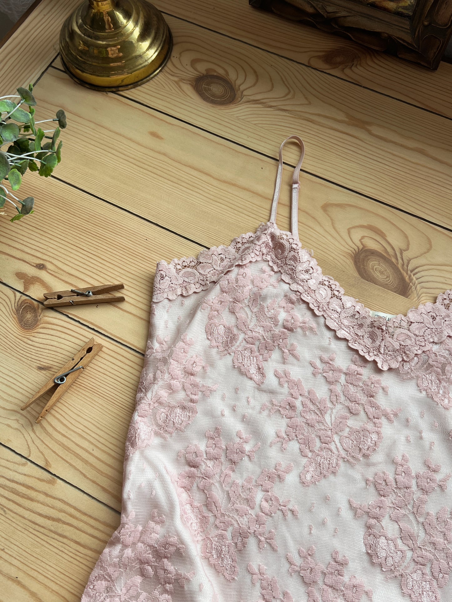 2 Dainty Tanks (L/XL)