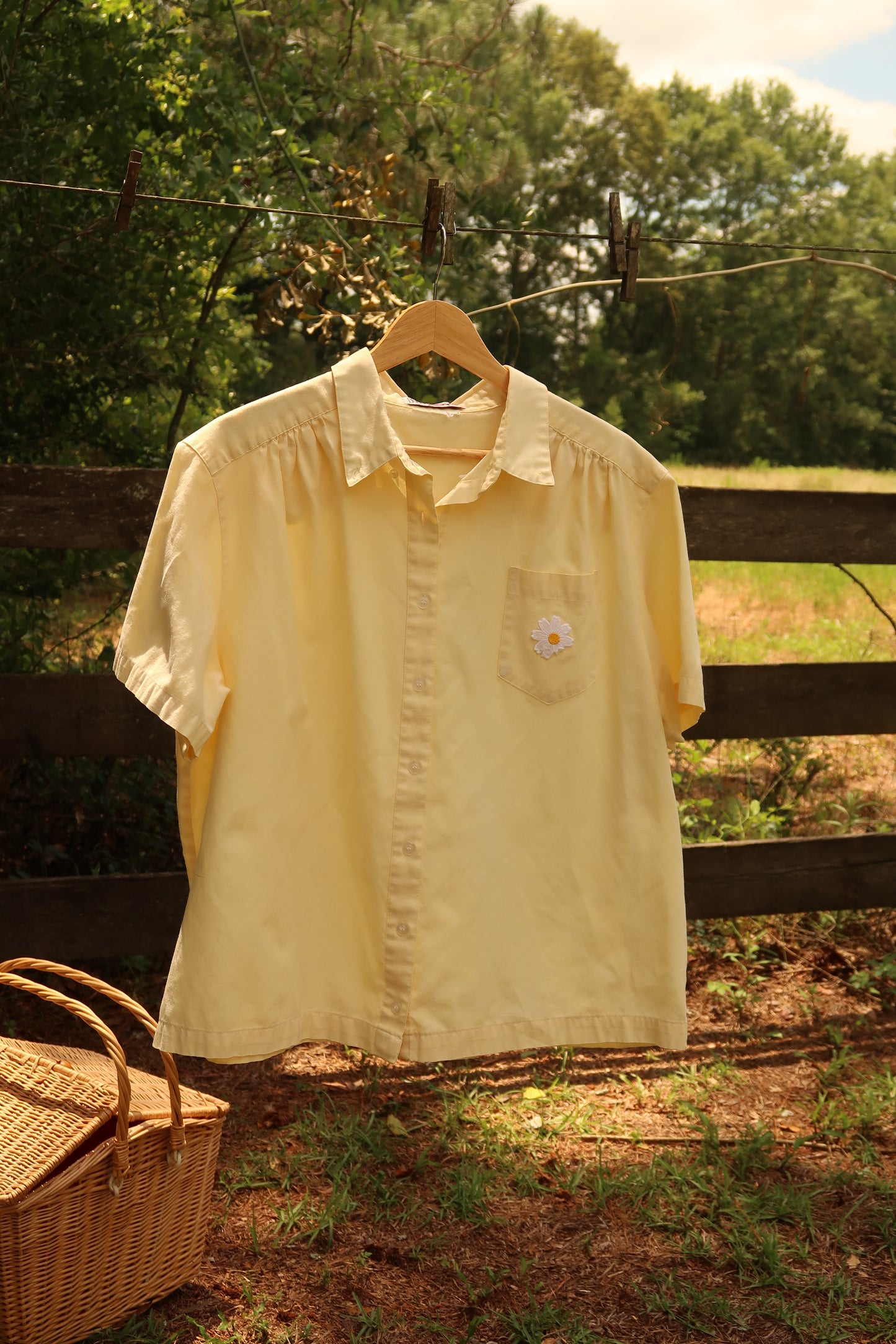 Vintage Daisy Button Up (XL)