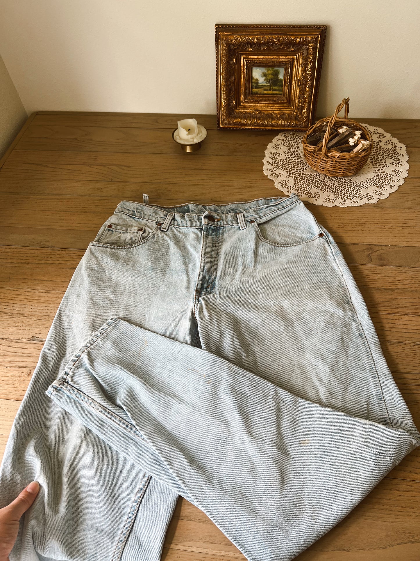 Light Wash 560 Levi’s (34”W)