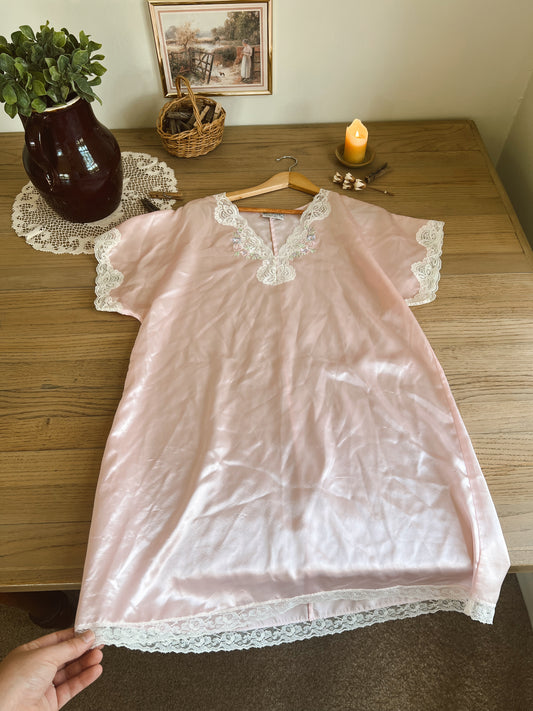 Dainty Nightgown (M)