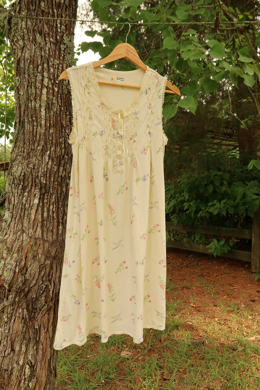 Vintage Floral Nightgown (M)