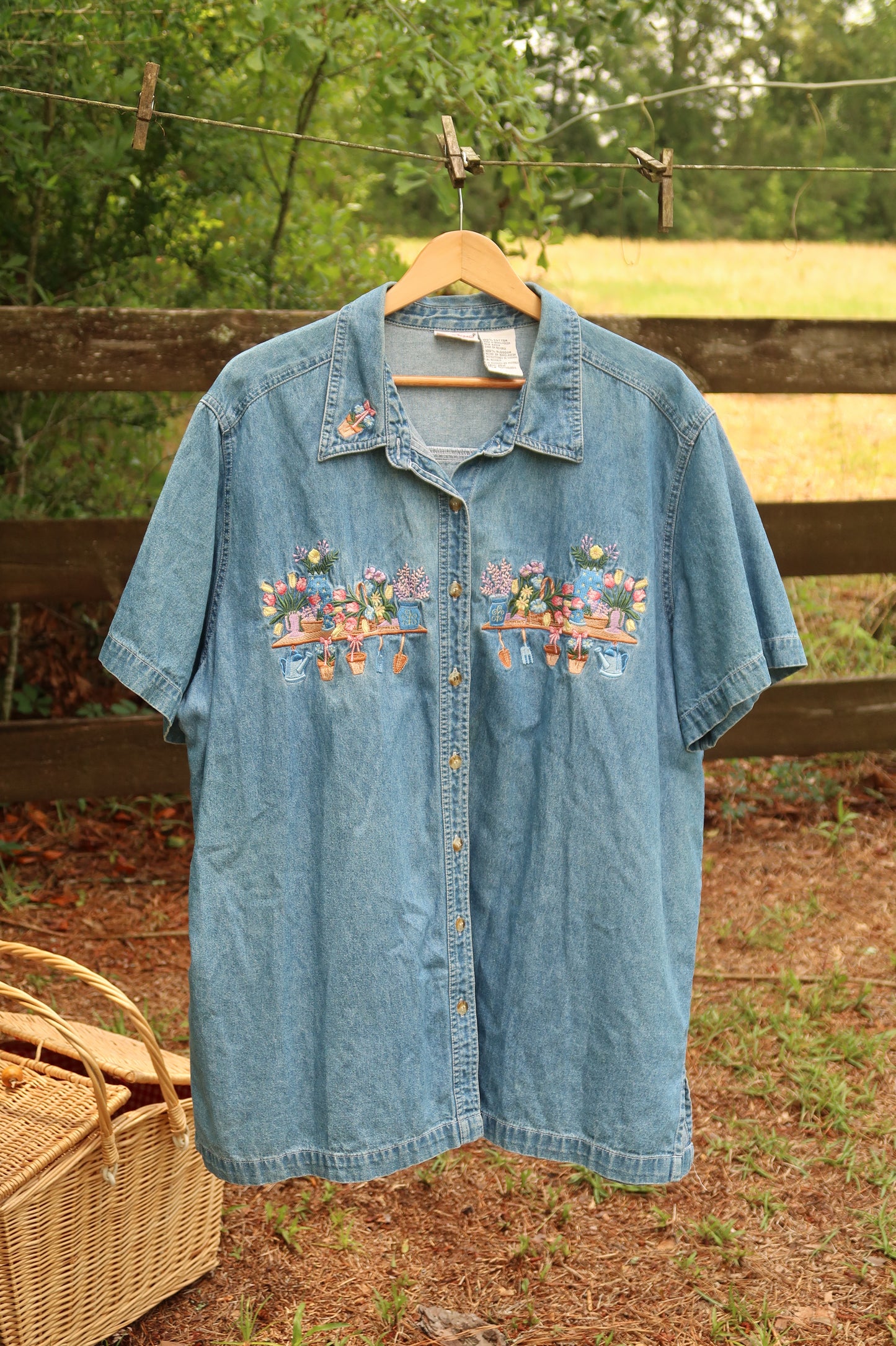 Vintage Spring Embroidered Blouse (18/20W)