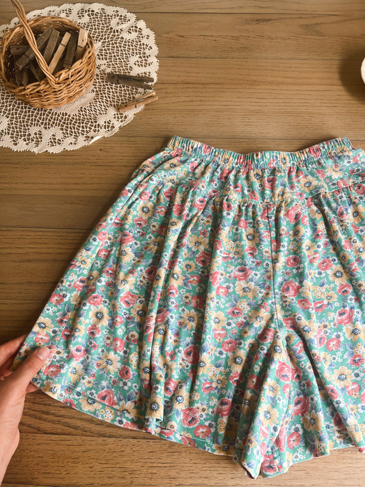 Adorable Floral Shorts (M)