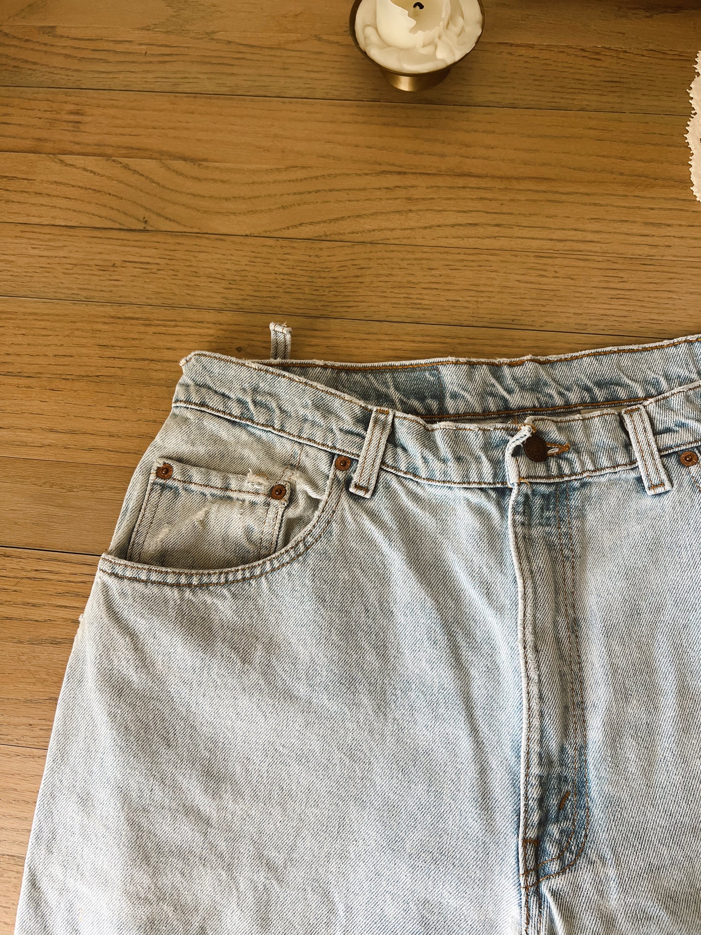 Light Wash 560 Levi’s (34”W)