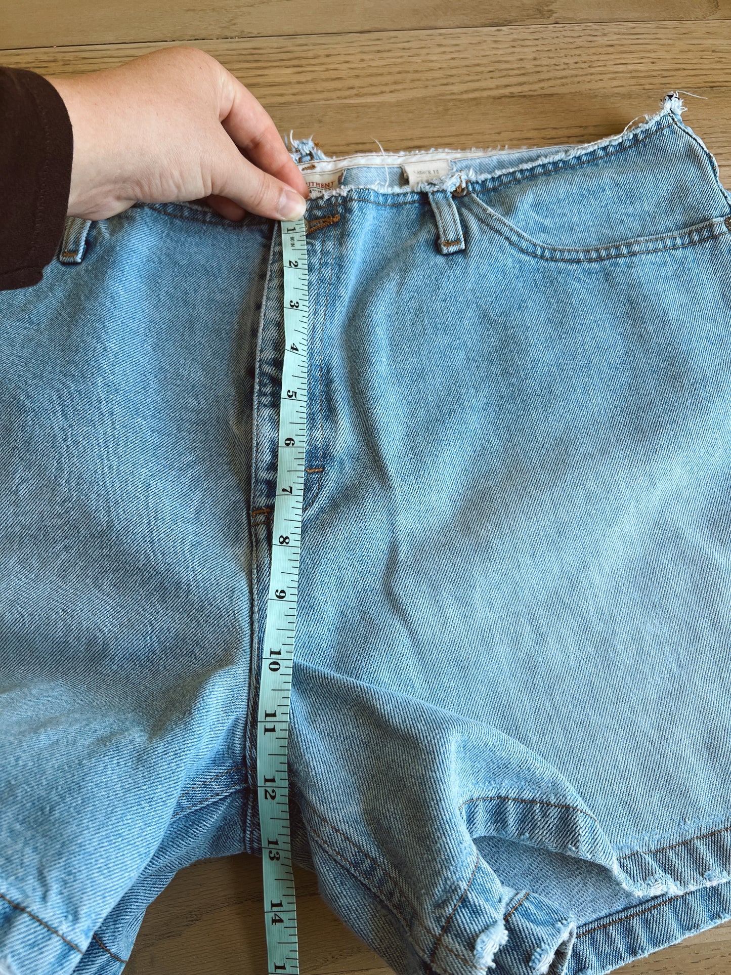 Vintage Denim Shorts (36”W))