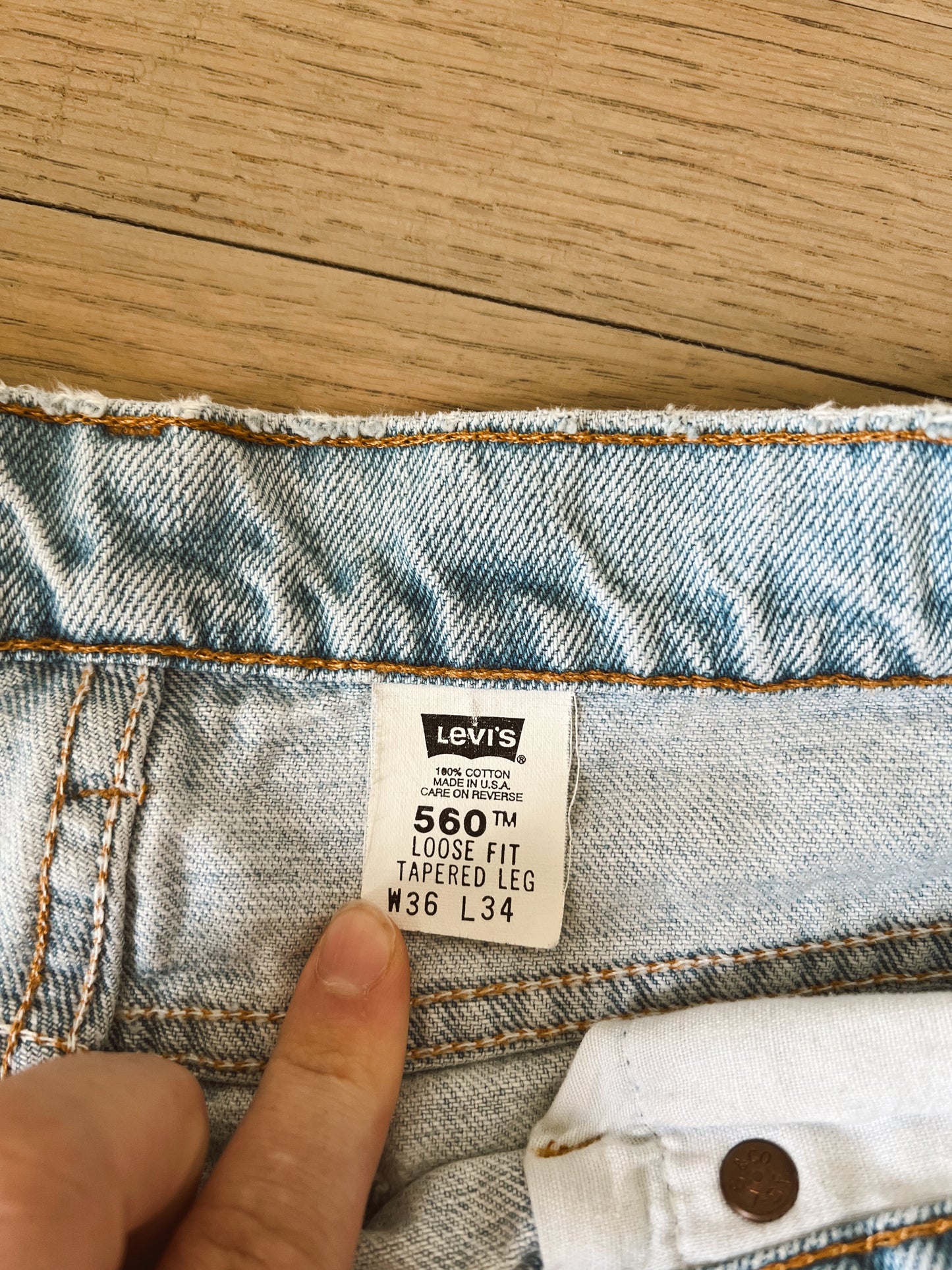 Light Wash 560 Levi’s (34”W)