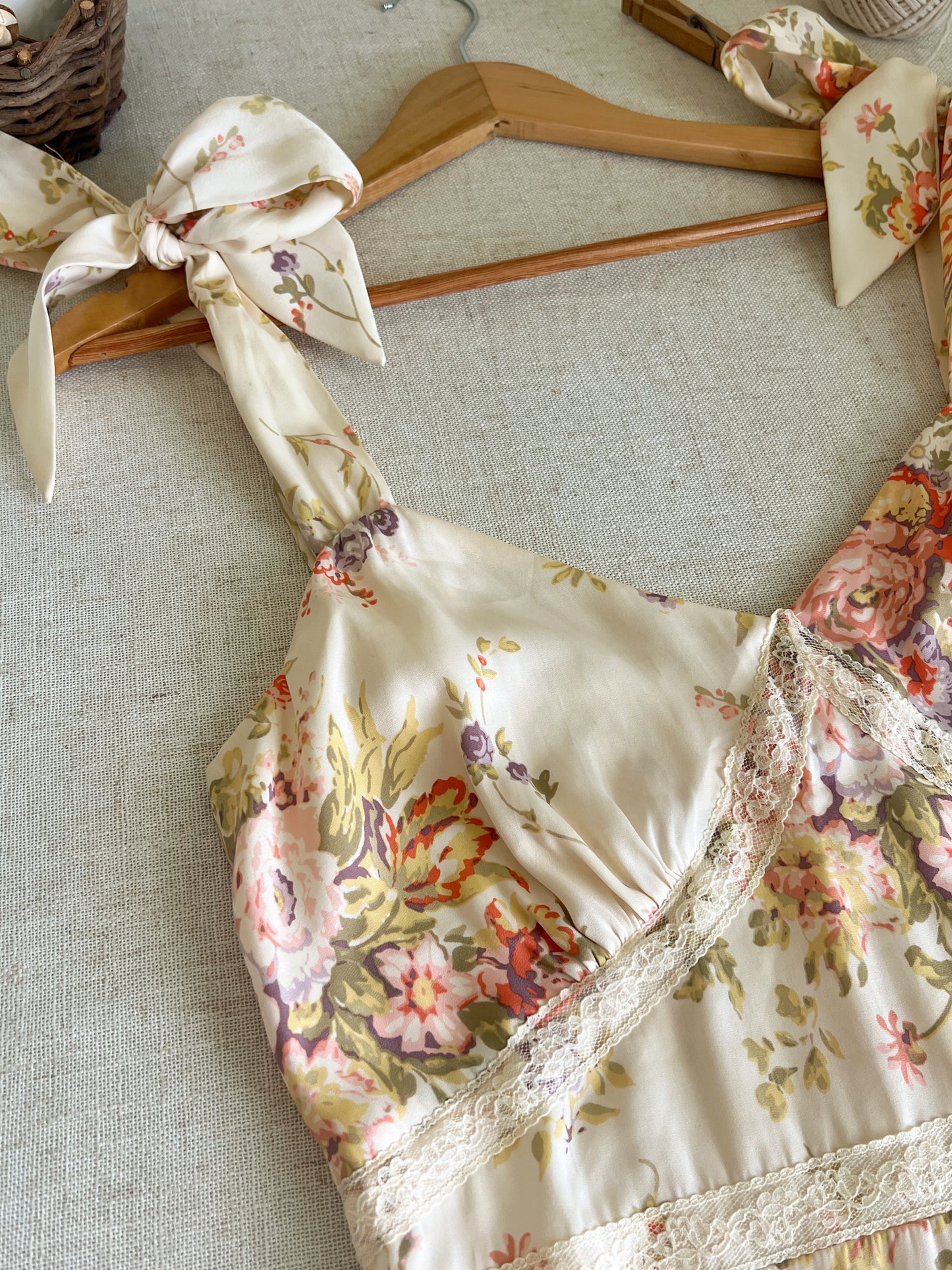 Stunning Floral Dress (M)