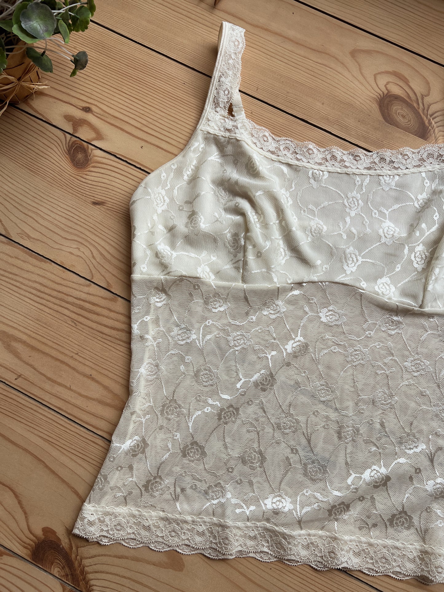 2 Dainty Tanks (L/XL)