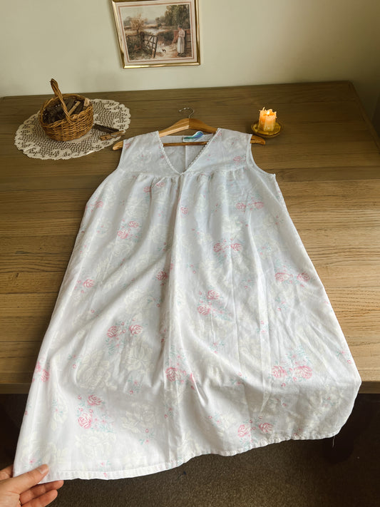 Dainty Nightgown (M)