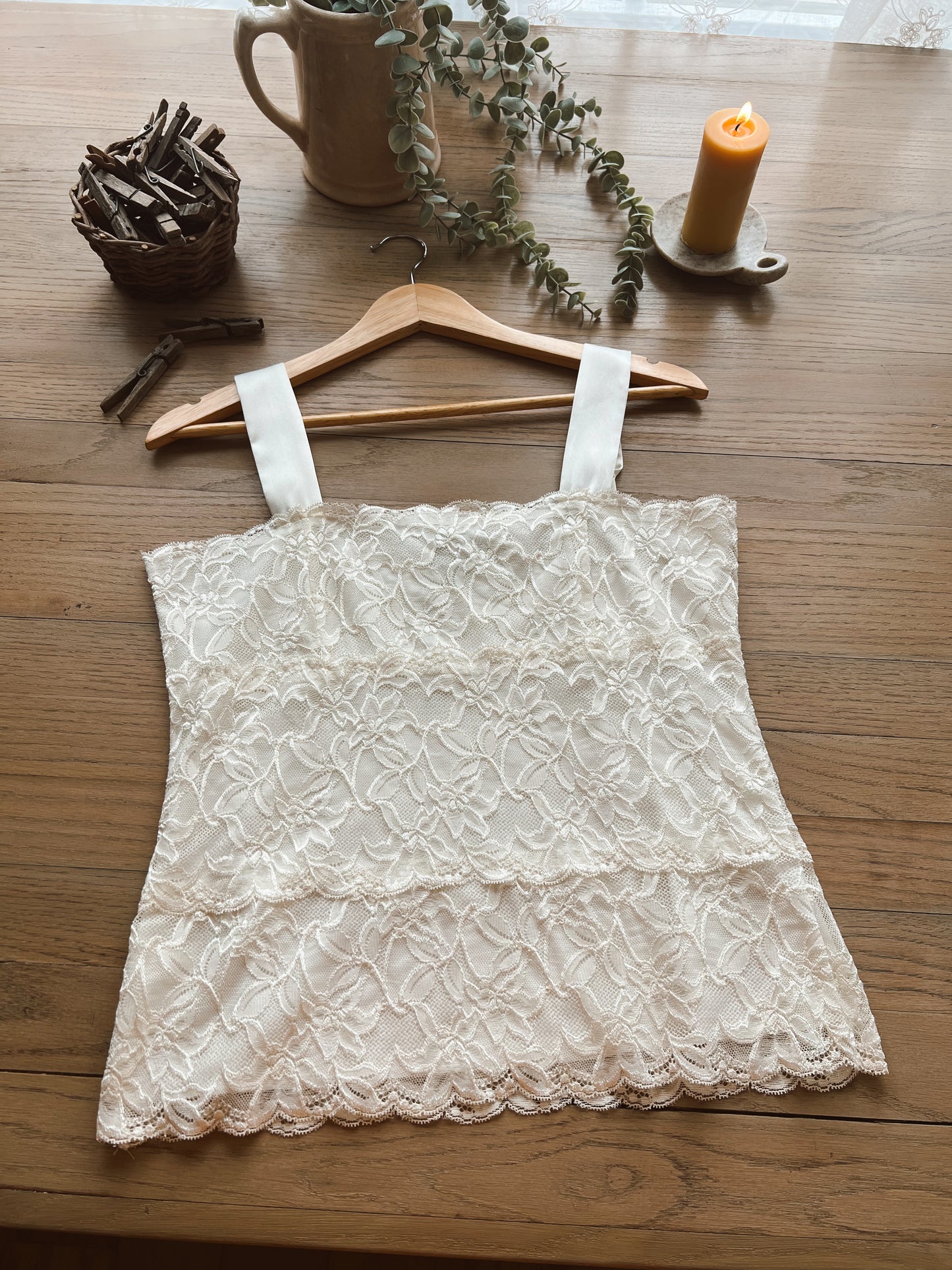 Dainty Vintage Tank (M/L)
