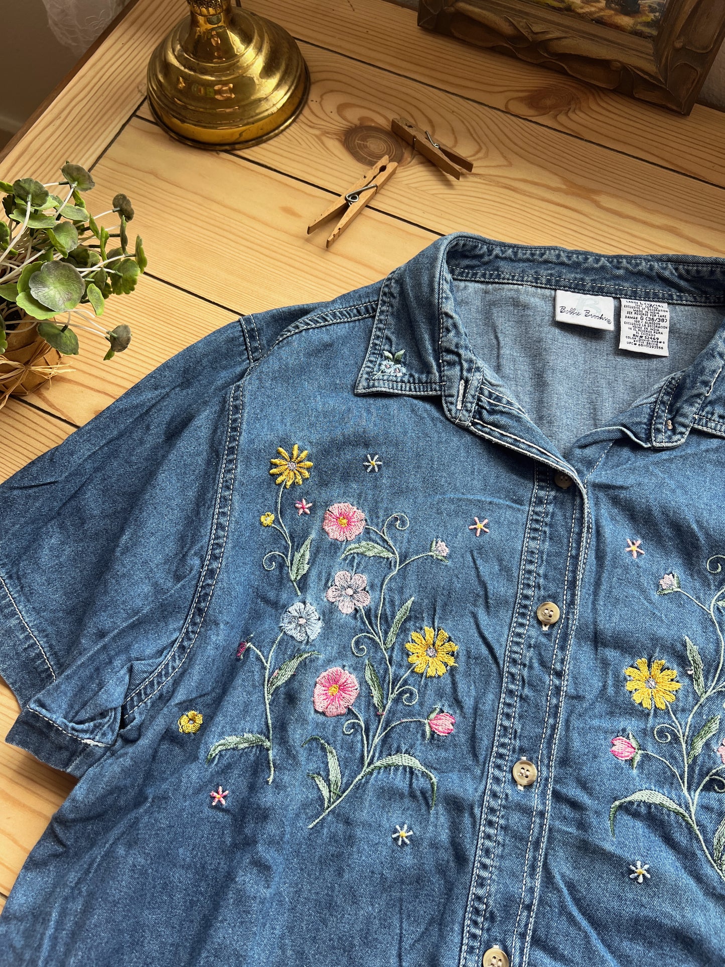Floral Embroidered Blouse (L)
