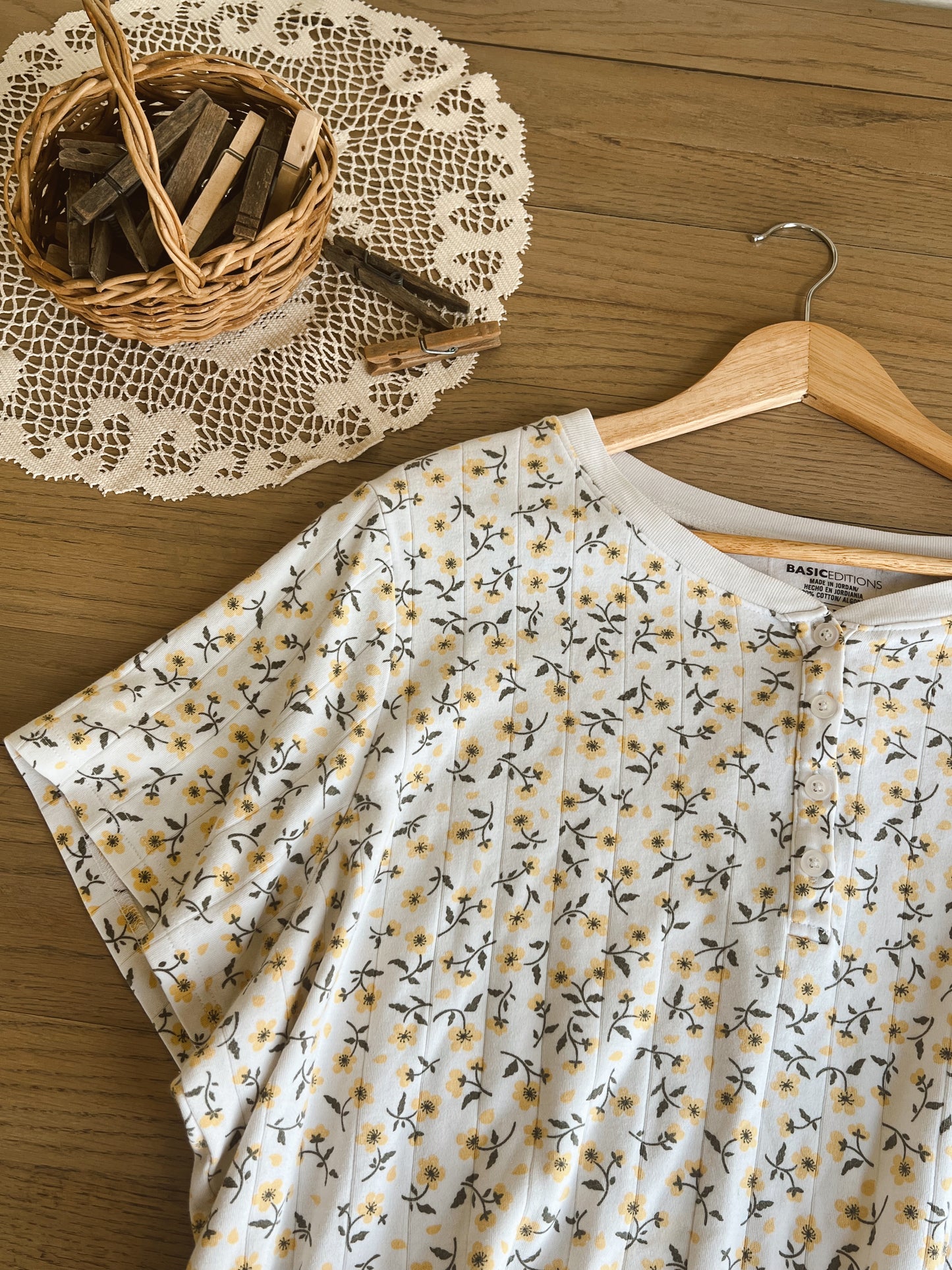 Dainty Floral Tee (XL)