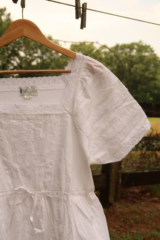 Dreamiest Daintiest Vintage Dress (XS-M)