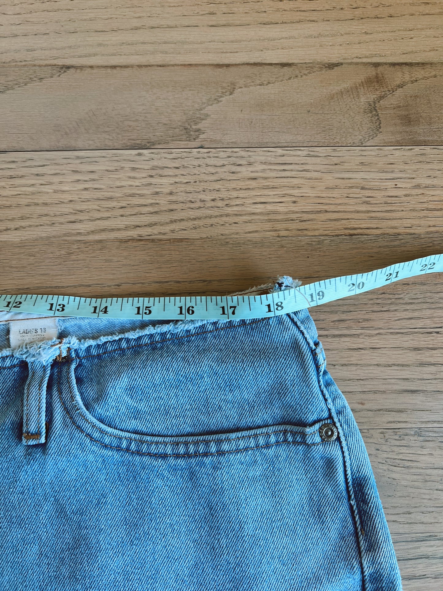 Vintage Denim Shorts (36”W))