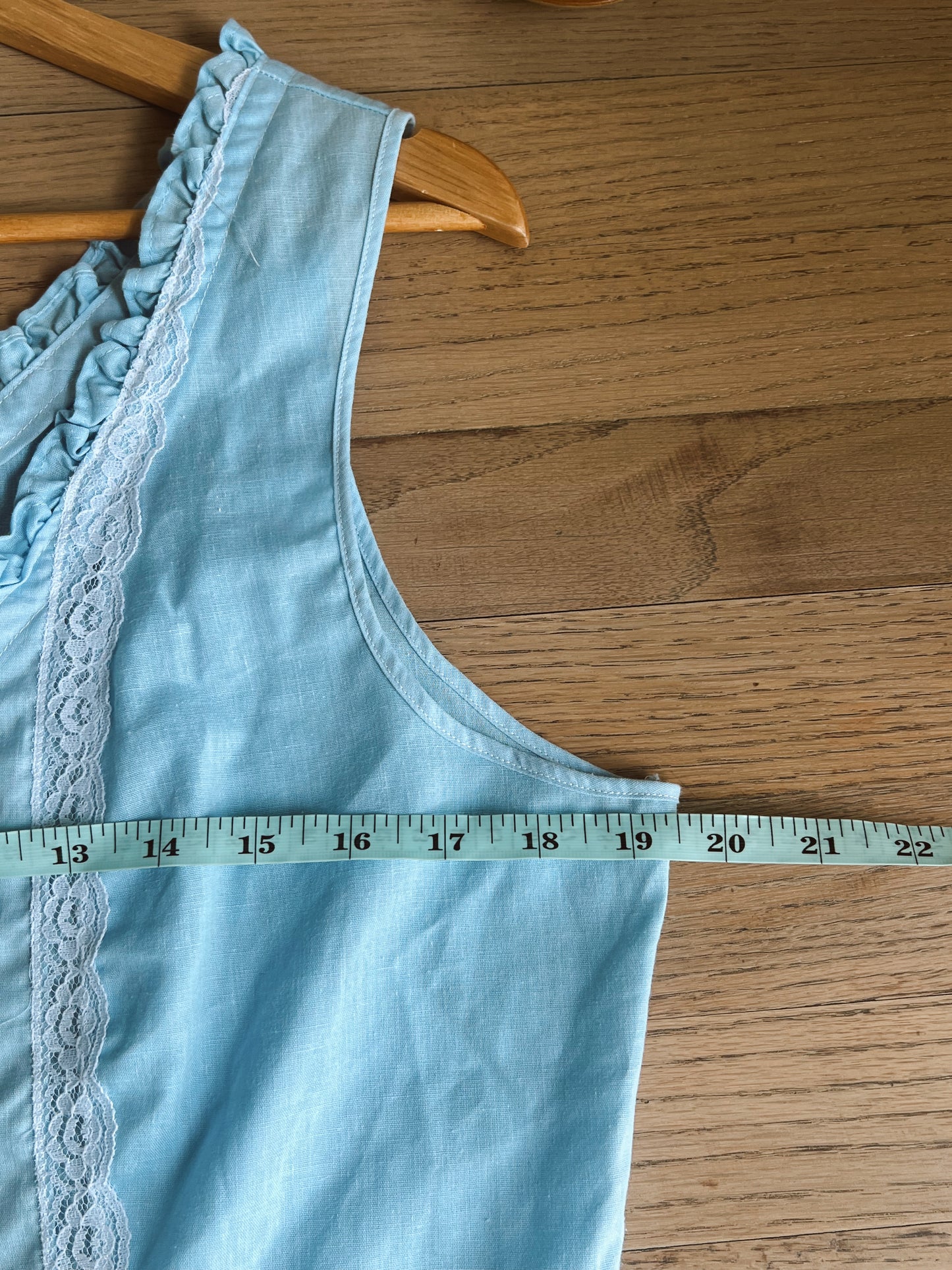 Dainty Vintage Tank (L)