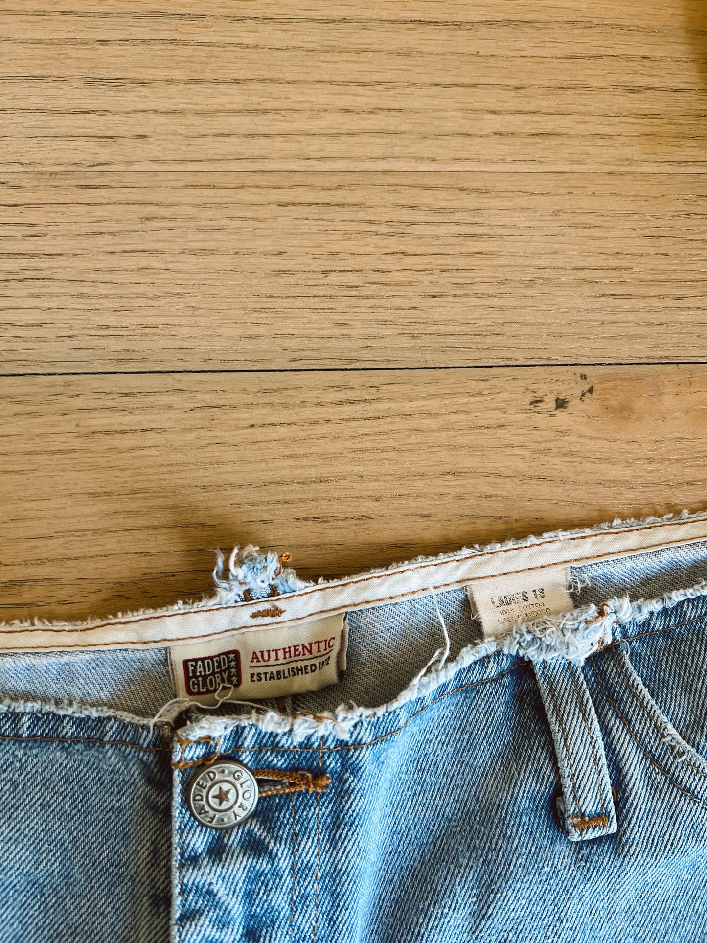 Vintage Denim Shorts (36”W))