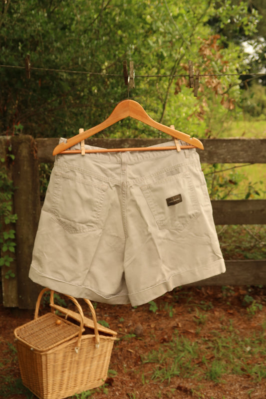 Vintage Calvin Klein Shorts (32W)