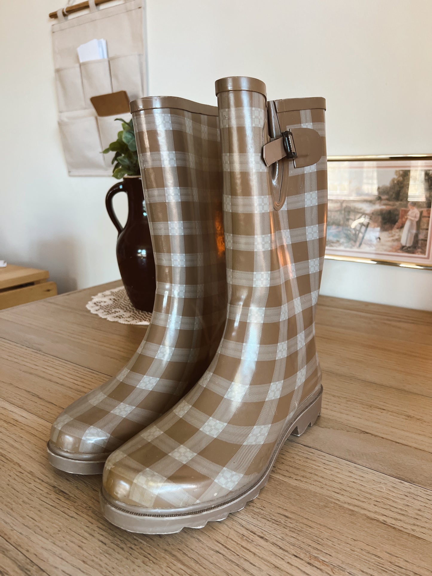 Adorable Gingham Rain Boots (9.0W)