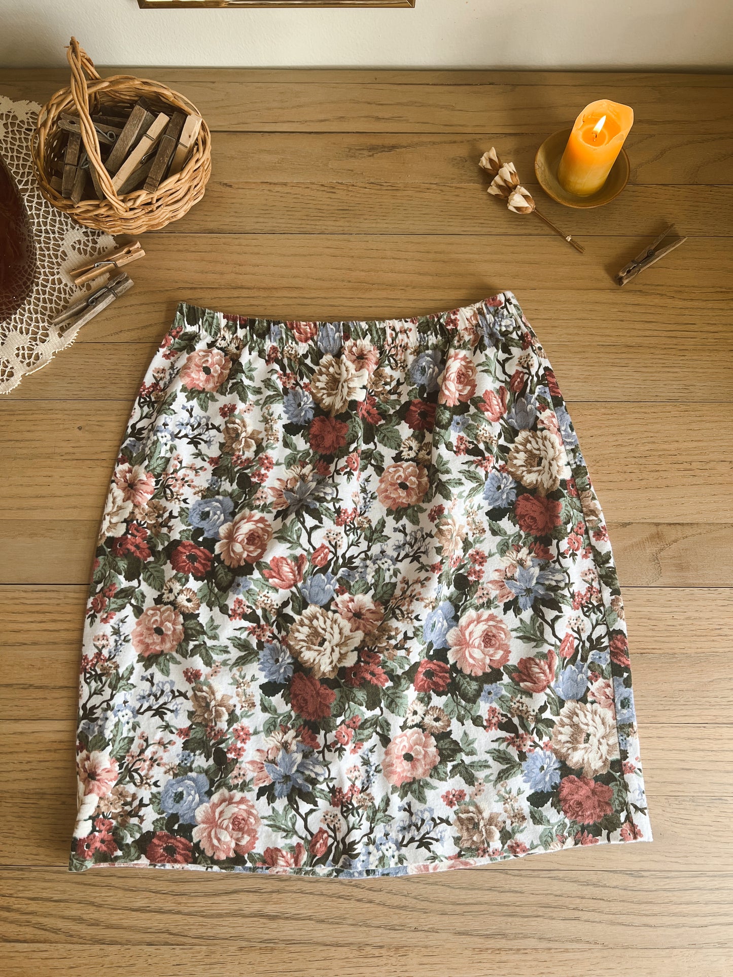 Vintage Floral Skirt (S/M)